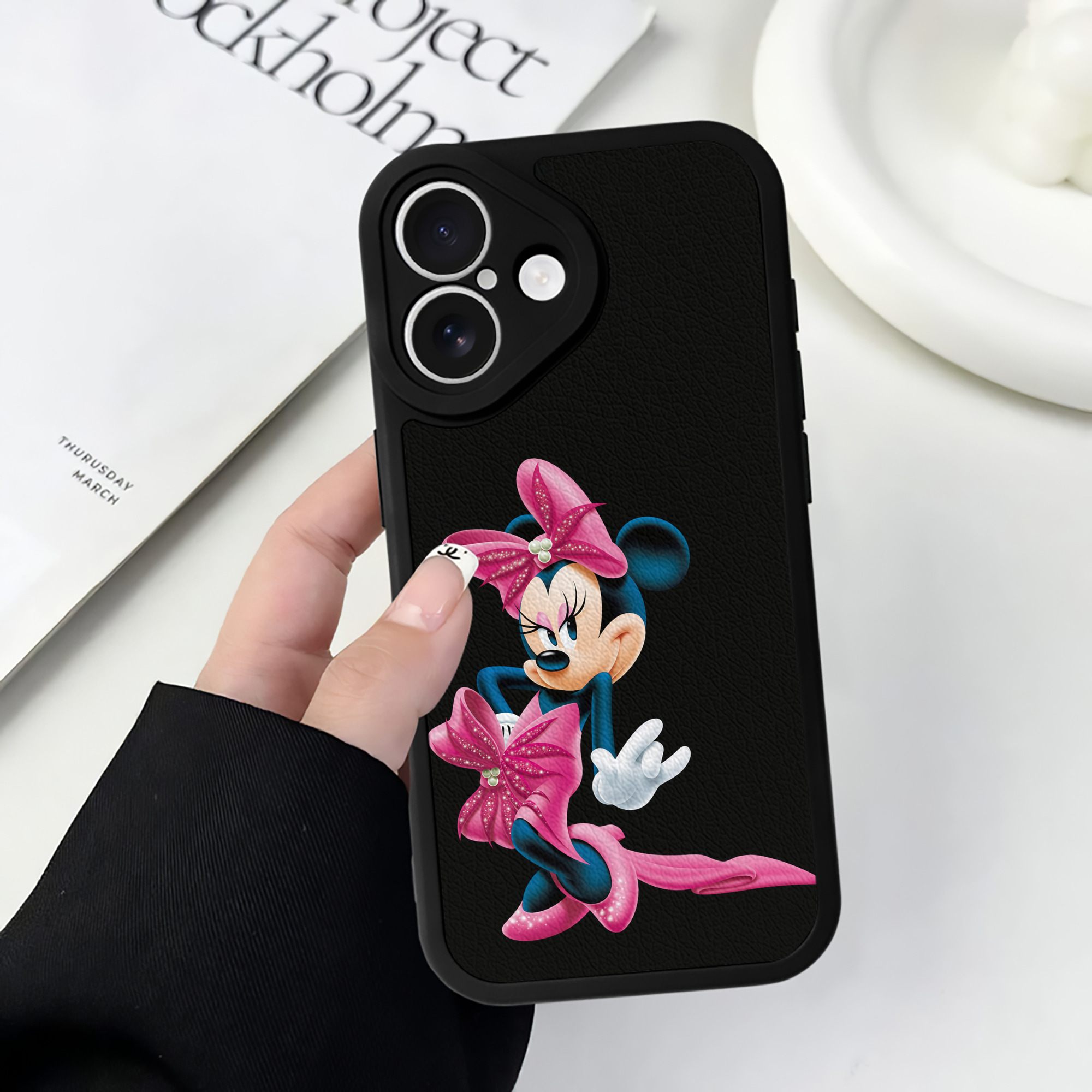 （画像用） ミッキーマウス Mickey Mouse 【iPhone 16シリーズ対応】シリコンスマホケース（レザー調） 材質：シリコン